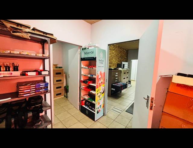360M² WAREHOUSE TO LET IN CHAMDOR